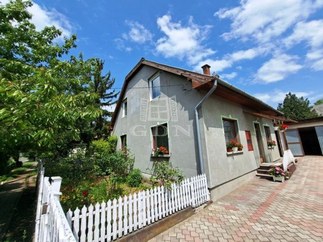 Eladó családi ház, Szigetszentmártonban 89.999 M Ft, 4+2 szobás