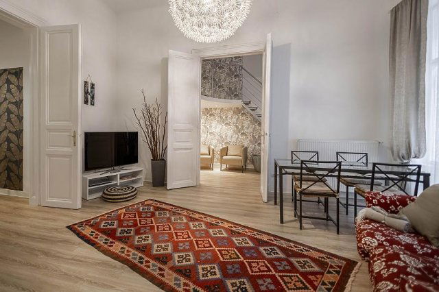 Kiadó téglalakás, albérlet, VI. kerületben, Nagymező utcában