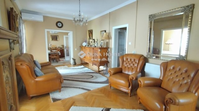 Eladó családi ház, Jászkarajenőn 48 M Ft, 7 szobás