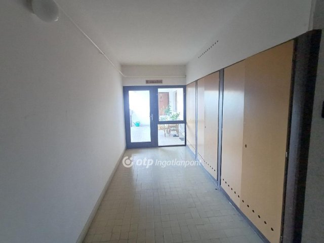 Eladó téglalakás, Egerben 139 M Ft, 2+1 szobás