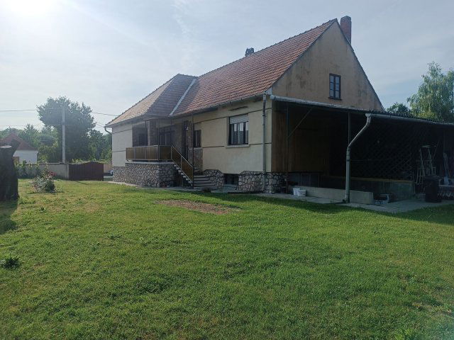 Eladó családi ház, Oroszin 37.9 M Ft, 4 szobás