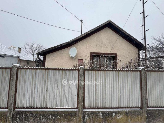Eladó családi ház, Hosszúpályin 12.5 M Ft, 2 szobás