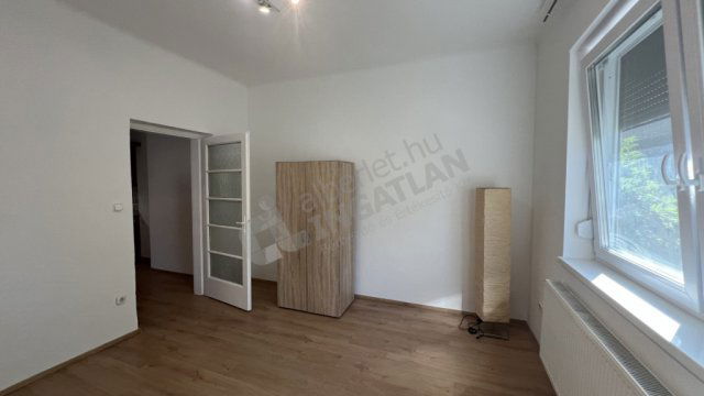 Kiadó ikerház, albérlet, XV. kerületben, Károlyi Sándor úton