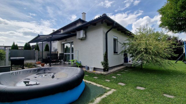 Eladó ikerház, Gödön 120 M Ft, 4 szobás / költözzbe.hu