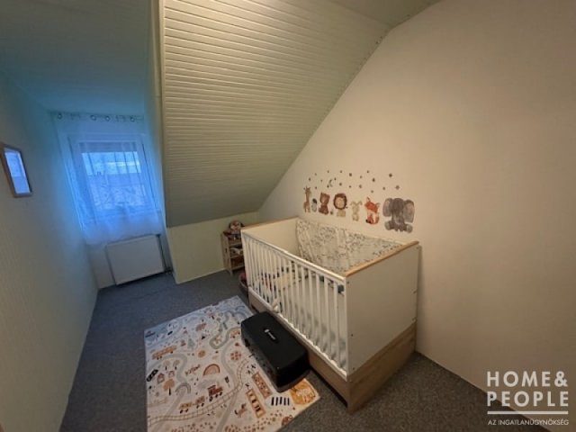 Eladó téglalakás, Hódmezővásárhelyen 53.3 M Ft, 5+1 szobás