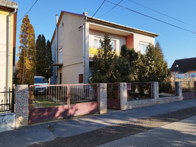 Eladó családi ház, Apcon 33.9 M Ft, 4+1 szobás