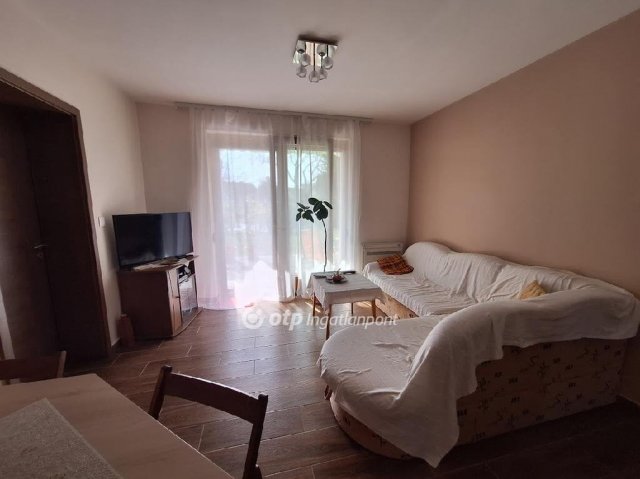 Eladó téglalakás, Balatonalmádiban 117.9 M Ft, 2+1 szobás