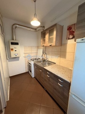 Eladó téglalakás, Orosházán 28 M Ft, 3 szobás