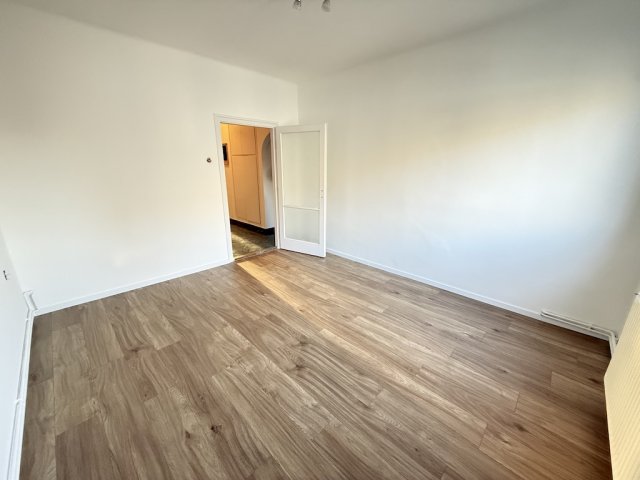 Eladó téglalakás, Pakson 48.5 M Ft, 2 szobás