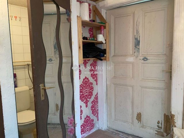 Eladó téglalakás, Budapesten, V. kerületben 31.9 M Ft, 1 szobás