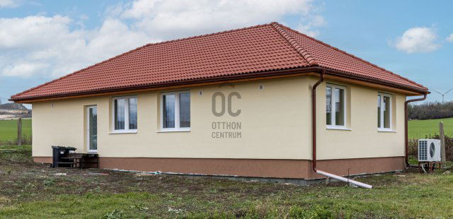 Eladó családi ház, Várpalotán 68 M Ft, 5 szobás