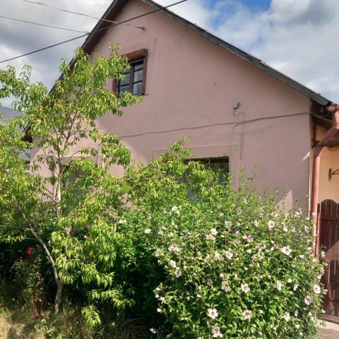 Eladó családi ház, Taron 18 M Ft, 3 szobás
