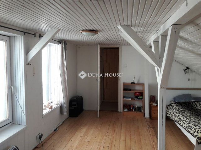 Eladó téglalakás, Esztergomban 67.7 M Ft, 3 szobás