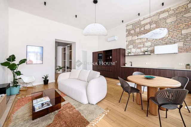 Eladó téglalakás, Budapesten, V. kerületben, Október 6. utcában