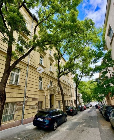 Eladó téglalakás, Budapesten, II. kerületben, Zivatar utcában