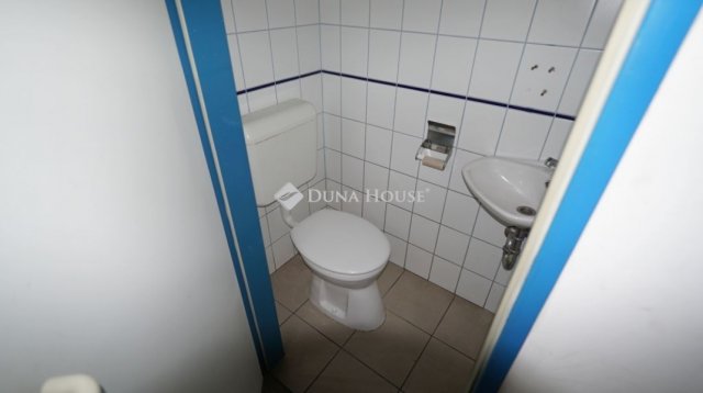 Kiadó üzlethelyiség, Zalaegerszegen 800 E Ft / hó