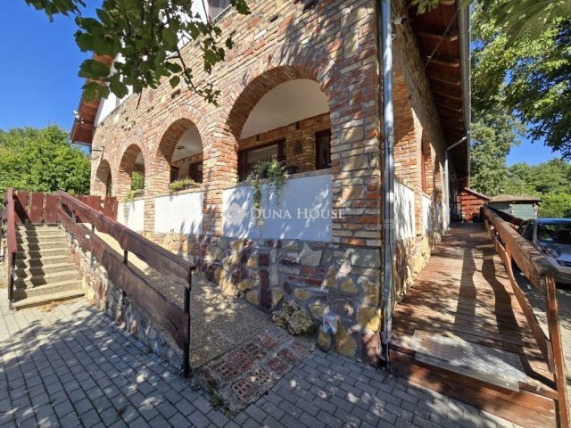 Eladó hotel, Herenden 750 M Ft, 17 szobás / költözzbe.hu