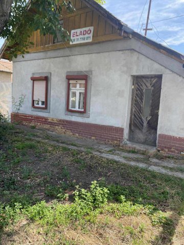 Eladó családi ház, Tótkomlóson, Görgey utcában 7.9 M Ft