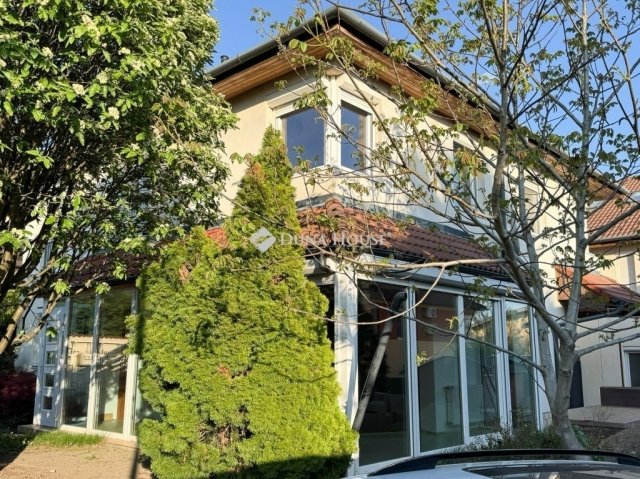 Eladó ikerház, Biatorbágyon 133 M Ft, 5 szobás