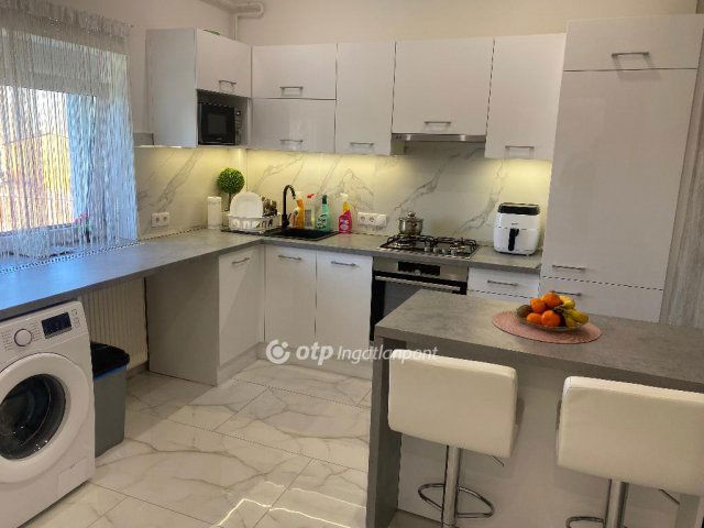 Eladó családi ház, Csitáron 52.9 M Ft, 4+1 szobás