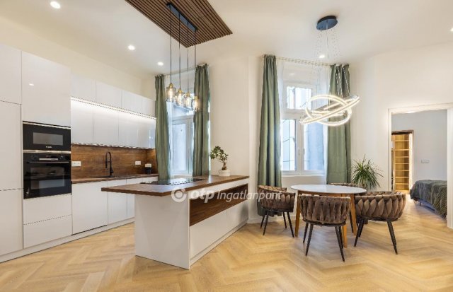 Eladó téglalakás, Budapesten, V. kerületben 225 M Ft, 3 szobás