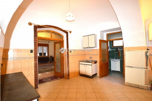 Eladó családi ház, Veszprémben 59.9 M Ft, 3 szobás