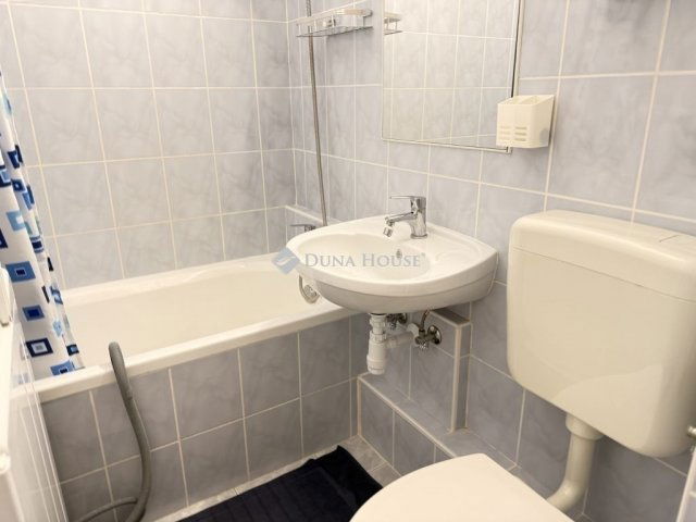 Eladó panellakás, Pécsett 34.9 M Ft, 1 szobás