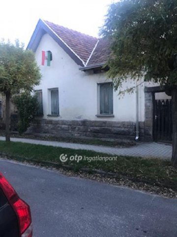 Eladó családi ház, Budakalászon 87.9 M Ft, 4 szobás