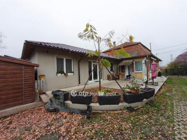 Eladó családi ház, Kiskunlacházán 59.9 M Ft, 4 szobás