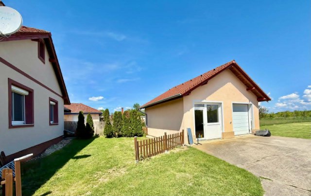 Eladó családi ház, Csényén 115.9 M Ft, 4 szobás