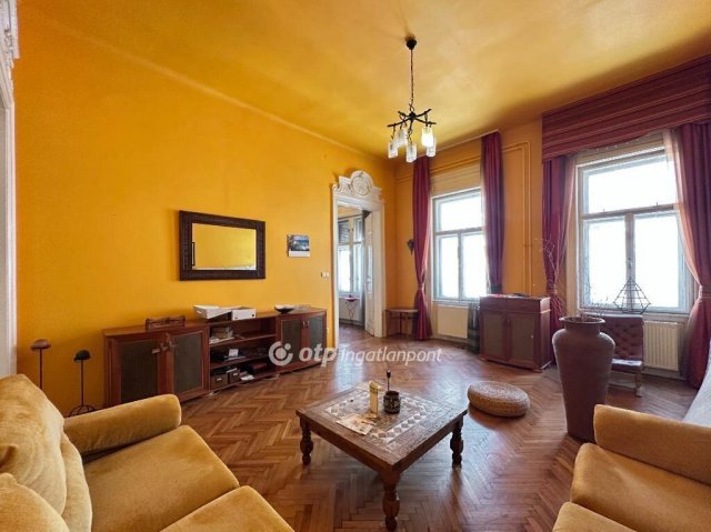 Eladó téglalakás, Budapesten, VI. kerületben 82.9 M Ft, 3 szobás