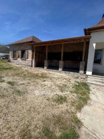 Eladó családi ház, Galgahévízen 120 M Ft, 4 szobás