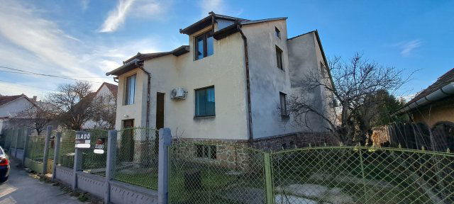 Eladó családi ház, Székesfehérvárott 93 M Ft, 6 szobás
