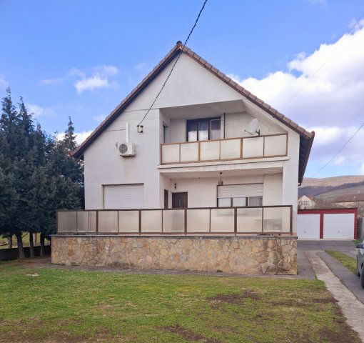 Eladó családi ház, Pécsett 59.9 M Ft, 5 szobás