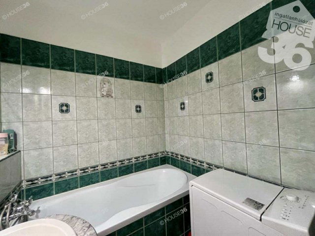 Eladó panellakás, Kecskeméten 44.9 M Ft, 3 szobás