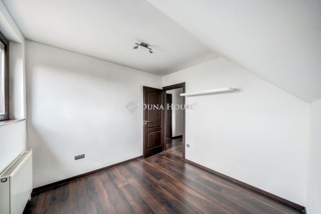 Eladó családi ház, Budaörsön 235 M Ft, 4 szobás