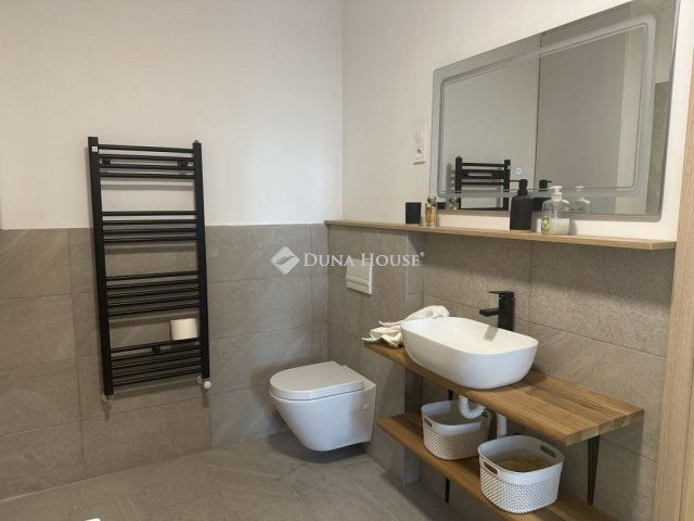 Eladó téglalakás, Budapesten, VI. kerületben 164 M Ft, 4 szobás