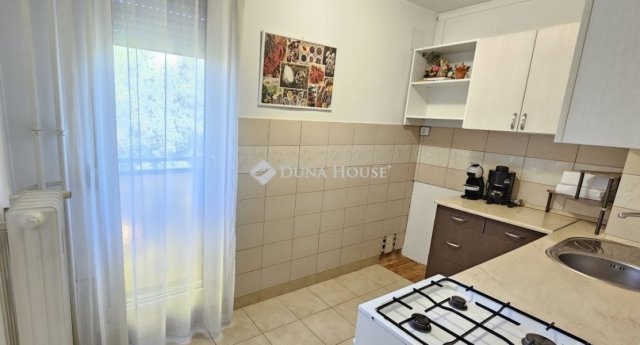 Eladó panellakás, Pécsett 61 M Ft, 3 szobás