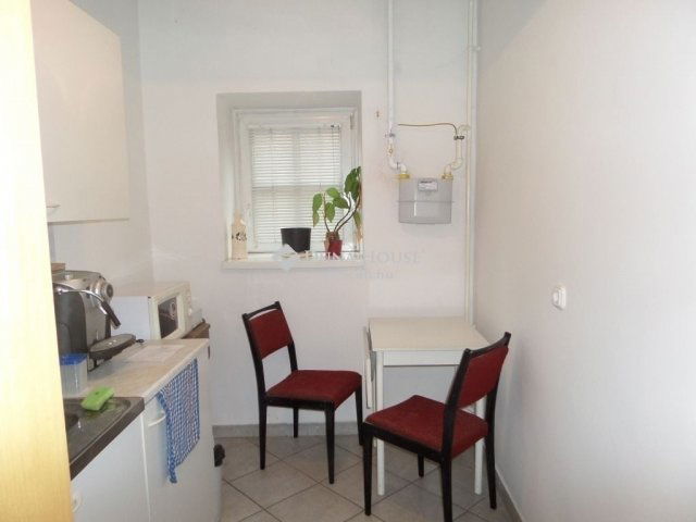 Eladó téglalakás, Pécsett 45 M Ft, 2 szobás