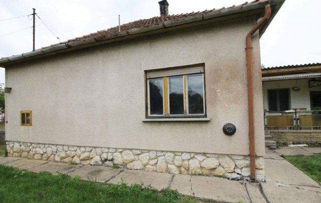 Eladó családi ház, Dombóváron 20.5 M Ft, 2 szobás