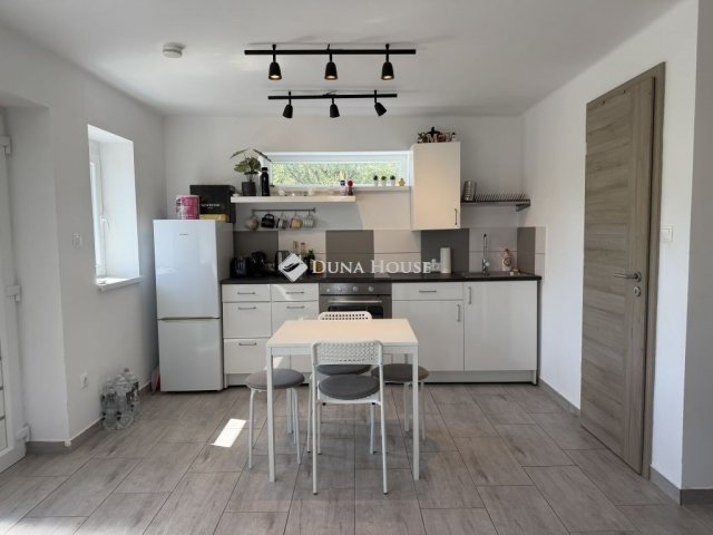 Eladó családi ház, Csopakon 79.9 M Ft, 2 szobás
