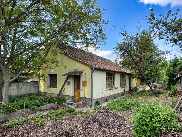 Eladó családi ház, Székesfehérvárott 49.8 M Ft, 2 szobás