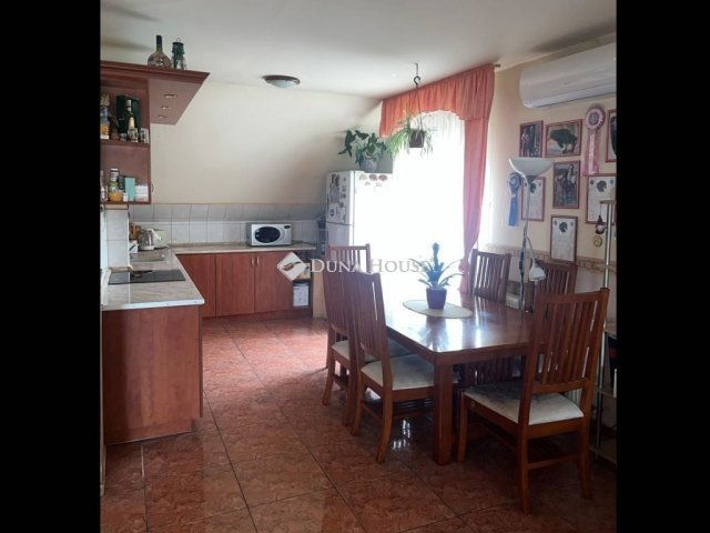 Eladó ikerház, Szentendrén 150 M Ft, 5 szobás