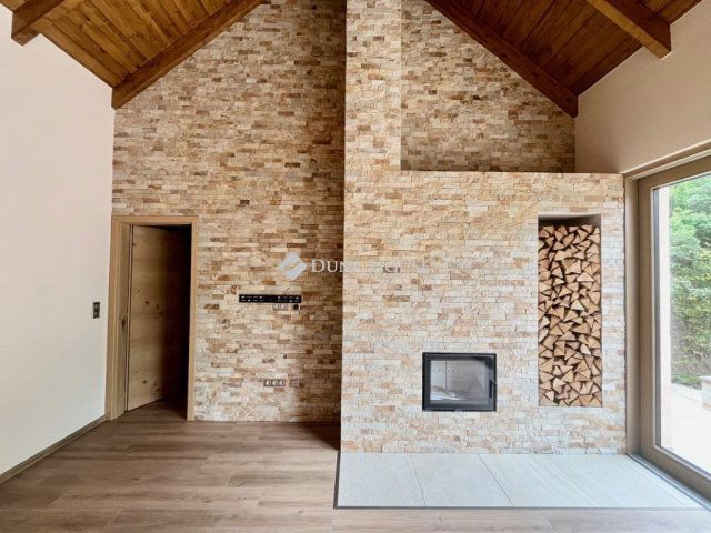 Eladó családi ház, Vonyarcvashegyen 195 M Ft, 4 szobás