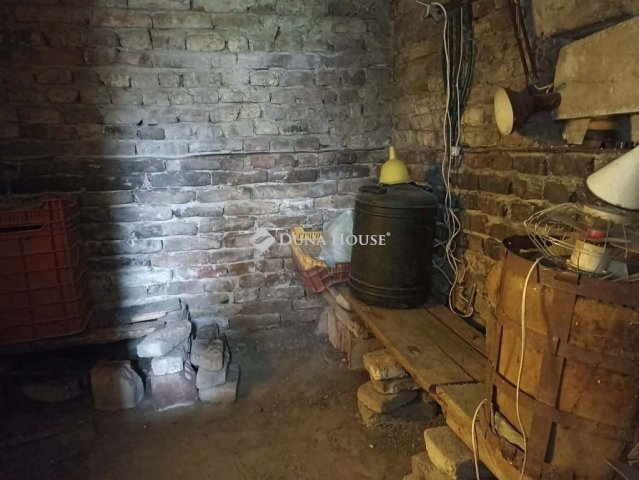 Eladó családi ház, Szegeden 16.7 M Ft, 2 szobás