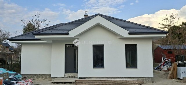 Eladó családi ház, Gödön 109.9 M Ft, 4 szobás