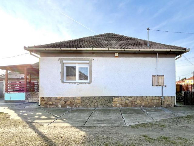 Eladó családi ház, Nagykátán 57 M Ft, 3 szobás