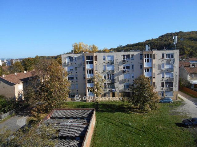 Eladó téglalakás, Sajószentpéteren 13.5 M Ft, 1+1 szobás