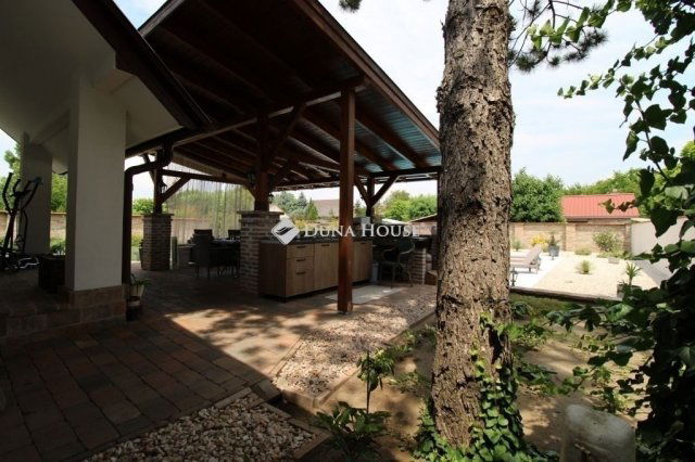 Eladó családi ház, Szatymazon 148 M Ft, 5 szobás