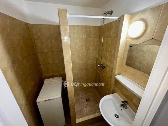 Eladó panellakás, Debrecenben 63.49 M Ft, 3 szobás